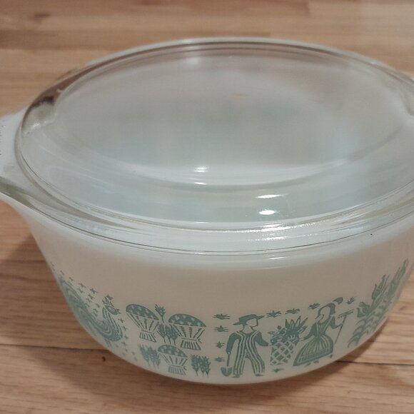 Vintage Pyrex Amish Butterprint Dish with Lid